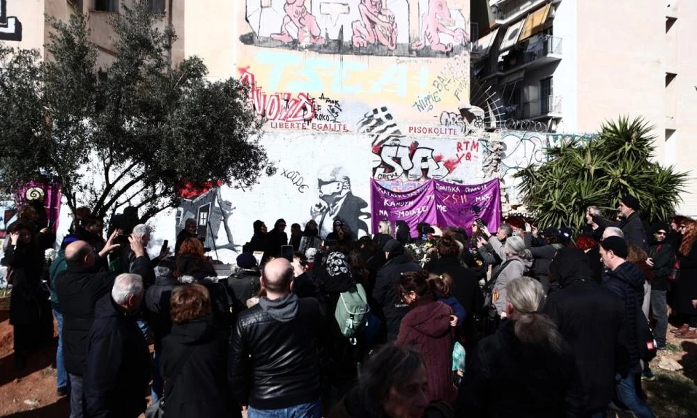 Μεταξουργείο: «Μοιρολόι-Διαμαρτυρία» ενάντια στην τουριστικοποίηση (Εικόνες-Βίντεο)